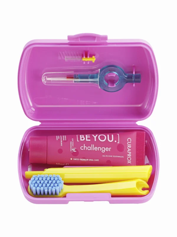 curaprox-travel-oral-care-kit-pink-1400px.webp